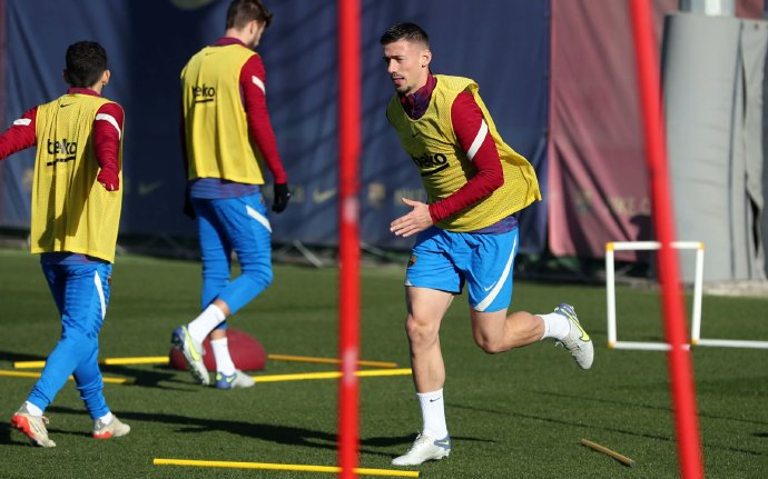 澳客下载-阿根廷前锋火线加盟巴萨,引发球迷热议