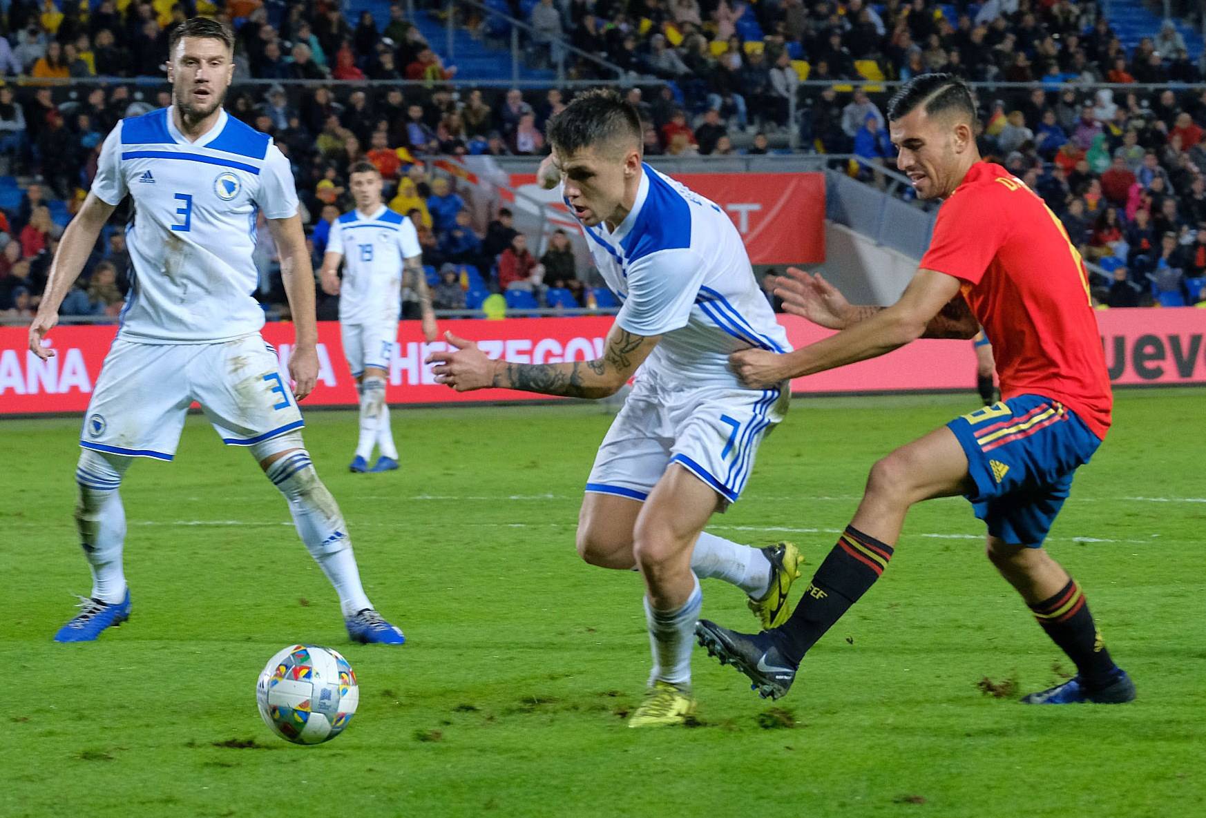 澳客新闻-关于捷克大胜波黑,晋级欧预赛淘汰赛赛场的信息