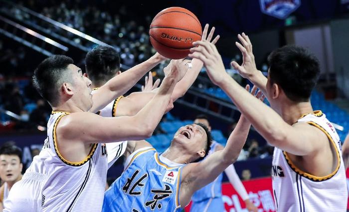 澳客馆-包含东莞男篮赢得关键胜利,稳住积分榜位置的词条