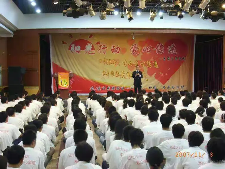 澳客vip注册-关于NBA球员赴贫困地区开展公益活动,传递爱心力量的信息