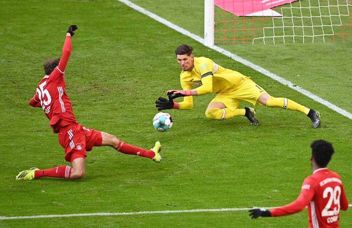 澳客官网入口-足球豪门交锋一触即发,球员奋力拼搏的简单介绍