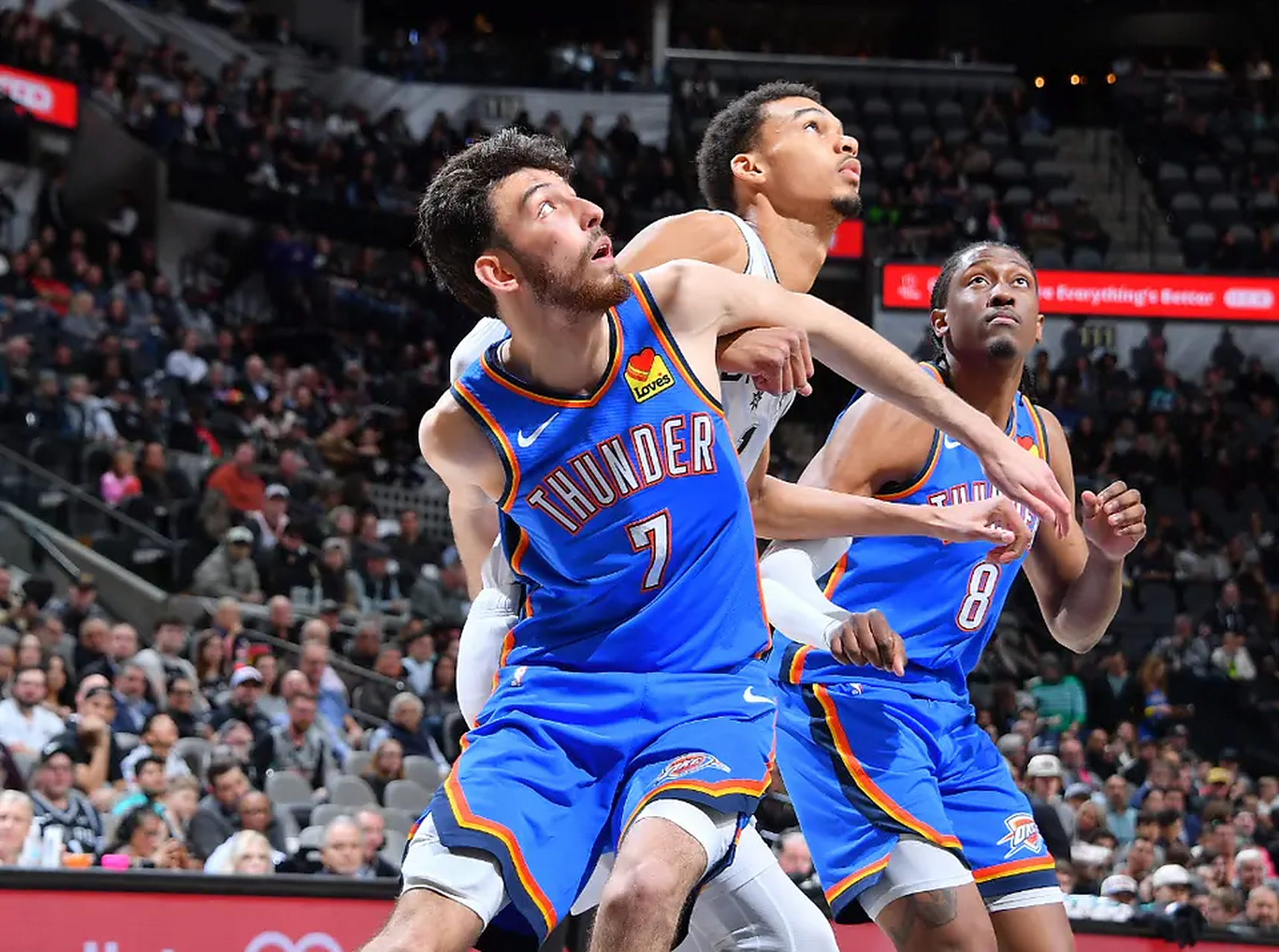 澳客网页版入口-包含雷霆客场不敌马刺,寻求破解连败困境的词条