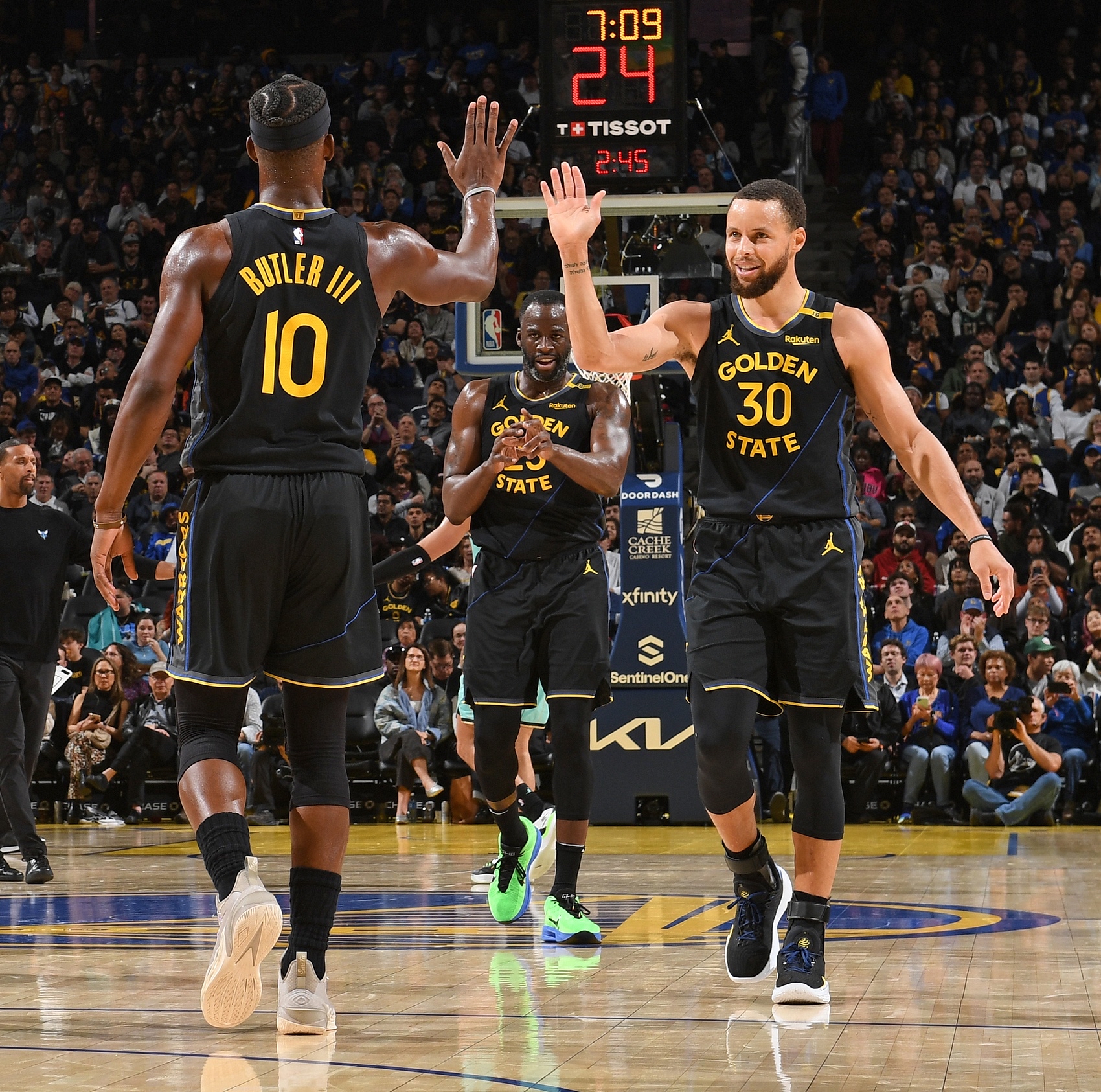 澳客登录入口-灰熊击败雄鹿,豪取三连胜!的简单介绍