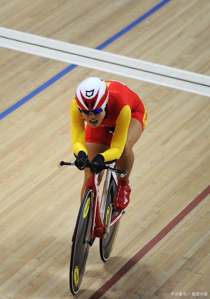 包含巴哈马田径运动员超越自我,勇夺金牌的词条