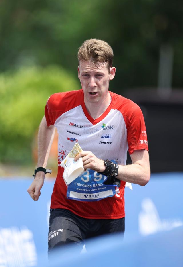 飒爆神勇表现斩获桂冠,勇夺的简单介绍